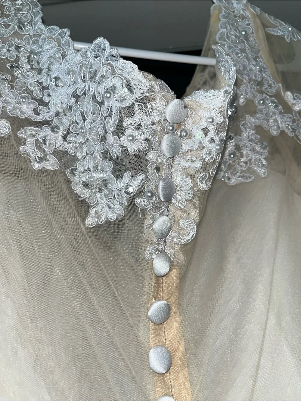 Breathtaking White Beaded Lace Wedding Dress - Beautiful - Picture 4 of 13